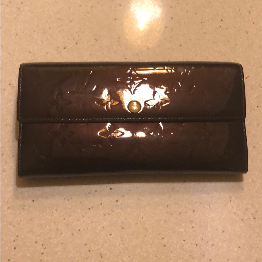 Authentic Louis Vuitton Monogram Vernis Wallet